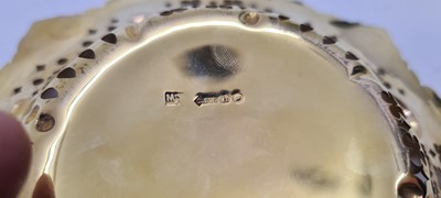 Lot 10 - A 9ct gold bonbon dish