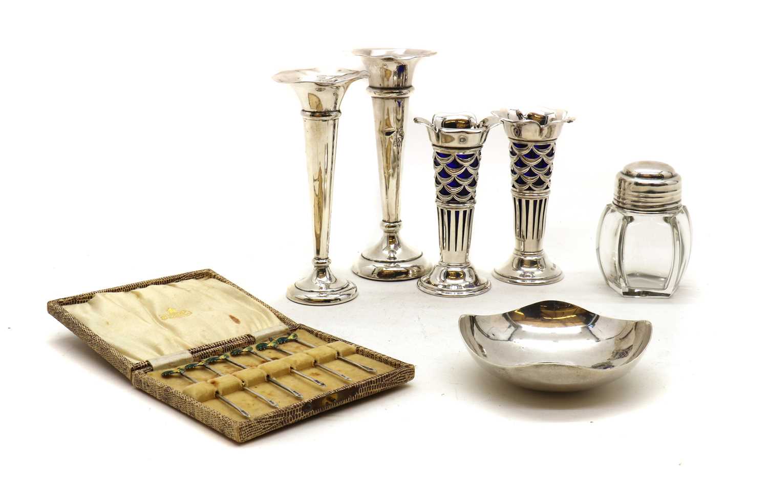 Lot 9 - A pair of trumpet vases