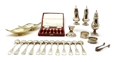 Lot 29 - A collection of silver items