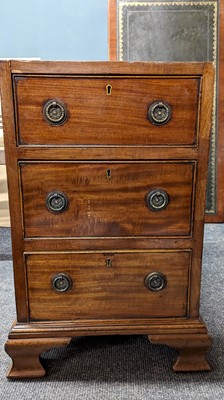 Lot 428 - A Victorian pedestal desk