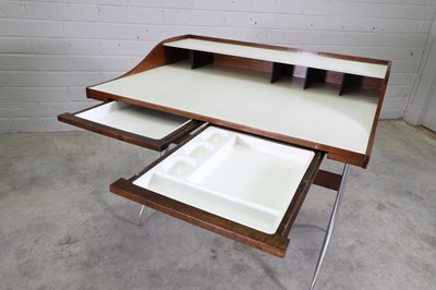 Lot 273 - A 'Model 5850' desk