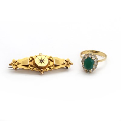 Lot 188 - A 9ct gold memorial brooch