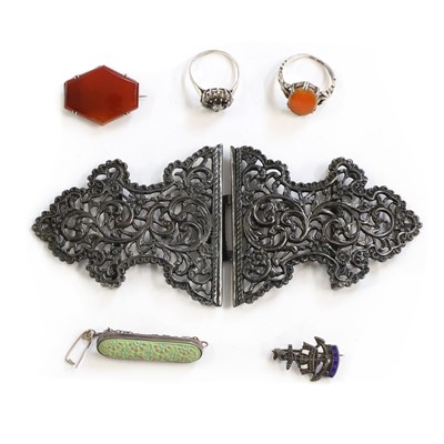 Lot 250 - A quantity of silver and costume jewellery