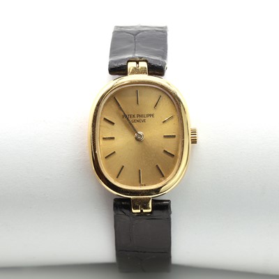 Lot 305 - A ladies' 18ct gold Patek Philippe mechanical strap watch