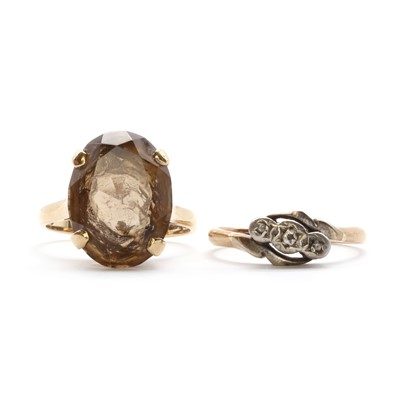 Lot 192 - A 9ct gold single stone smoky quartz ring