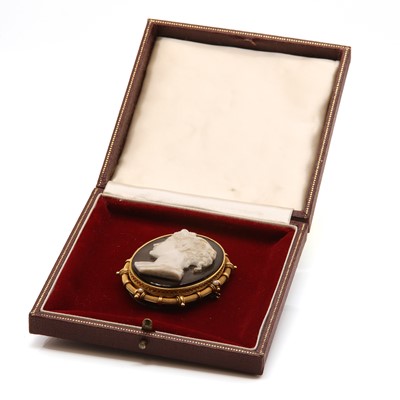 Lot 45 - A Victorian hardstone cameo brooch, c.1870, by Filippo Tignani