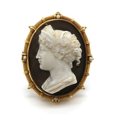 Lot 45 - A Victorian hardstone cameo brooch, c.1870, by Filippo Tignani