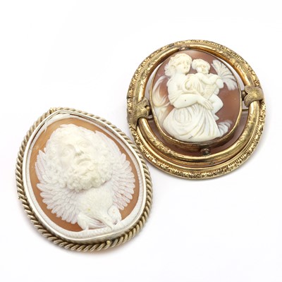 Lot 11 - A Victorian rolled gold shell cameo brooch