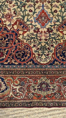 Lot 330 - An Isfahan rug