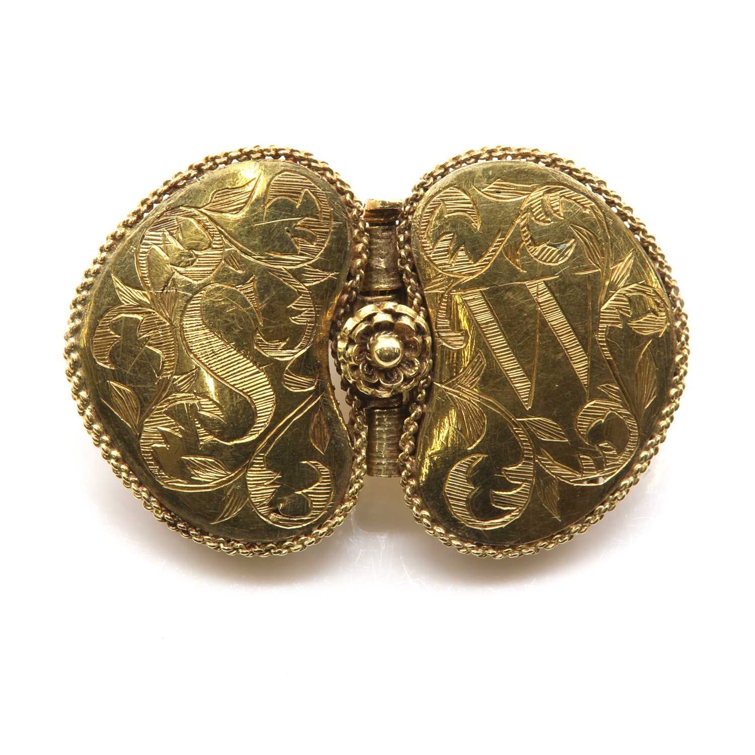 Lot 109 - A gold buckle