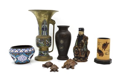 Lot 218A - A group of Chinese and Japanese collectables