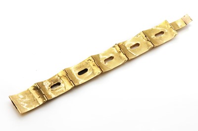 Lot 40 - A Victorian rectangular plaque link bracelet, c.1850