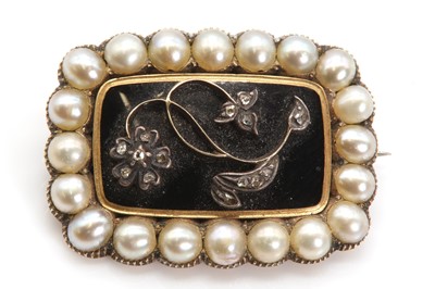 Lot 1 - A Georgian memorial brooch, c.1800