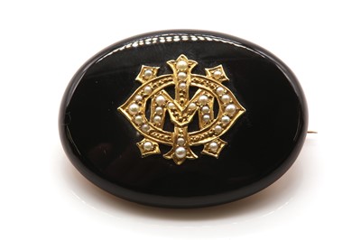 Lot 21 - A Victorian onyx and split pearl oval memorial brooch, c.1890