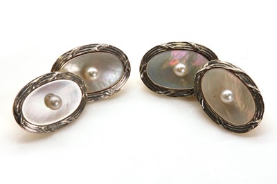 Lot 470 - A pair of Art Deco oval chain link cufflinks