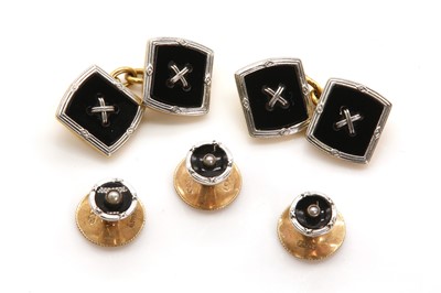 Lot 472 - A cufflink and dress stud matched dress set