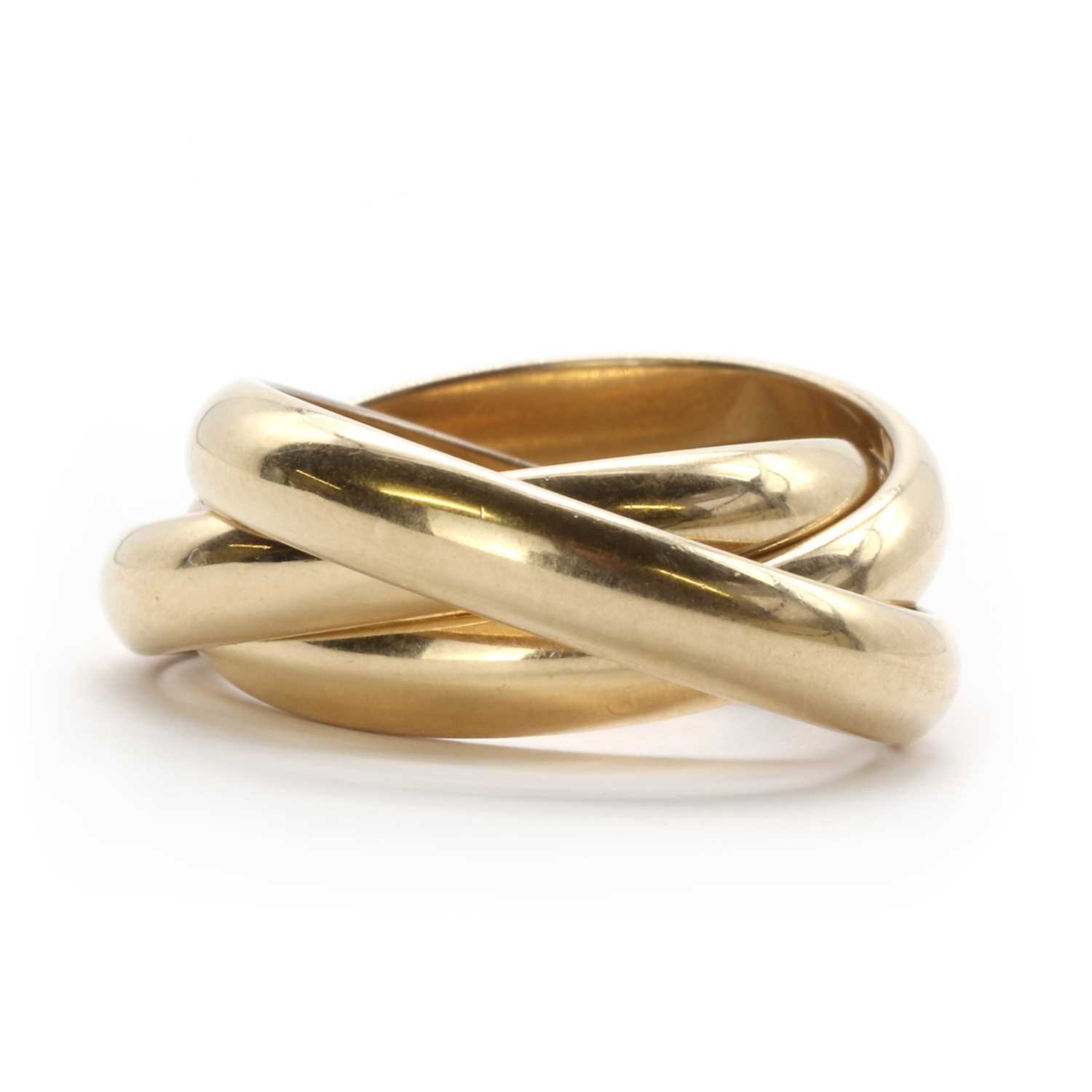Lot 70 - A 9ct three colour gold Russian wedding ring,