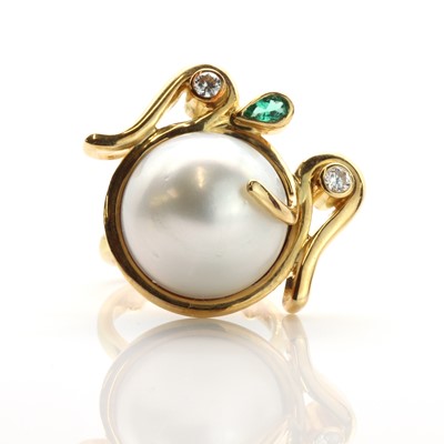 Lot 239 - A cultured mabé pearl, emerald and diamond ring, by Catherine Best