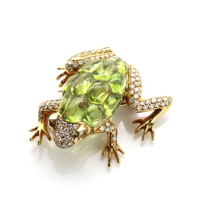 Lot 261 - An 18ct gold peridot, ruby and diamond frog brooch, by David Morris