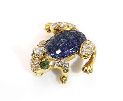 Lot 159 - A sapphire, emerald and diamond frog brooch