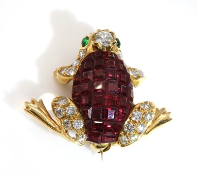 Lot 79 - A ruby, emerald and diamond frog brooch