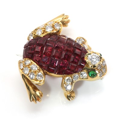 Lot 79 - A ruby, emerald and diamond frog brooch
