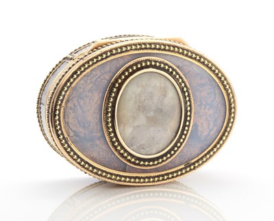 Lot 17 - A French two colour gold oval hinged box, Claude Pierre Pottier, active 1778-1806