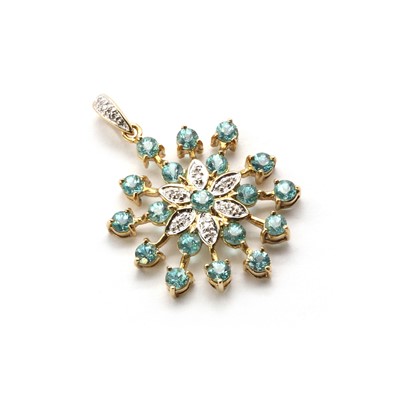 Lot 128 - A 9ct gold green apatite snowflake pendant