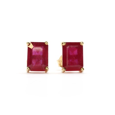 Lot 103 - A pair of 9ct gold ruby stud earrings