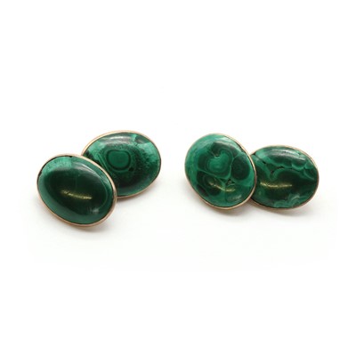 Lot 272 - A pair of oval chain link malachite set cufflinks