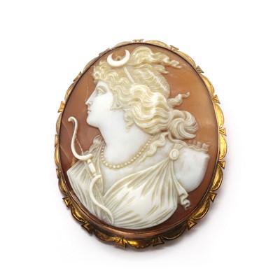 Lot 17 - A gold shell cameo