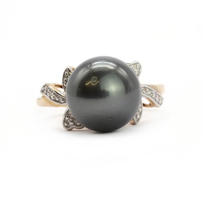 Lot 163 - A 9ct gold Tahitian cultured pearl ring