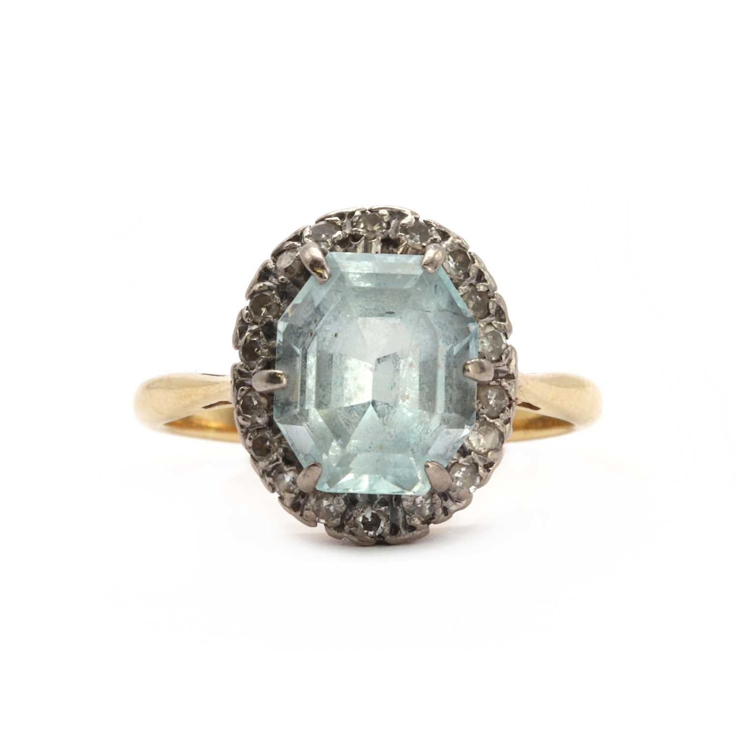 Lot 115 - An 18ct blue topaz and diamond cluster ring