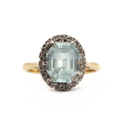 Lot 115 - An 18ct blue topaz and diamond cluster ring