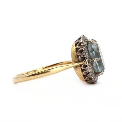Lot 115 - An 18ct blue topaz and diamond cluster ring