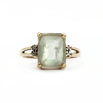 Lot 113 - A gold single stone aquamarine ring