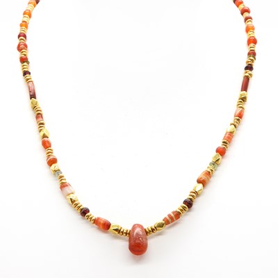 Lot 347 - An 18ct gold agate and faceted gold bead necklace, by Charmian Harris