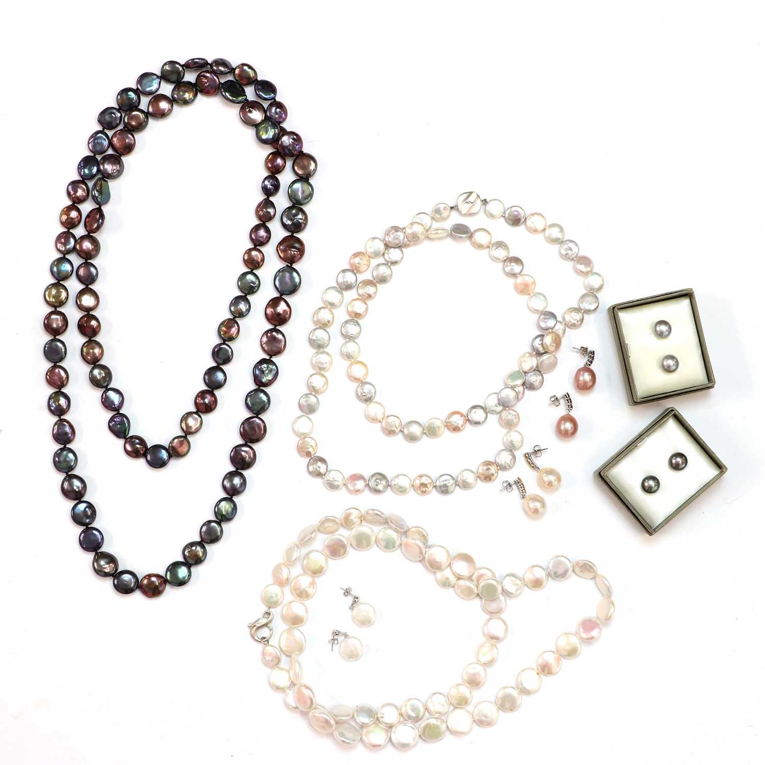 Lot 264 - A collection of cultured freshwater pearl