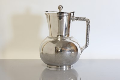 Lot 108 - An Elkington & Co. 'Model No. 16587' electroplated metal hot water pot and cover