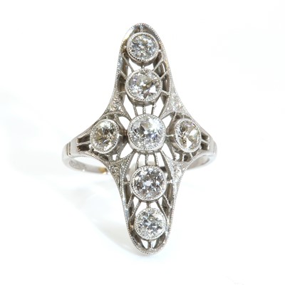 Lot 146 - An American or Canadian Art Deco diamond set fingerline ring, c.1920