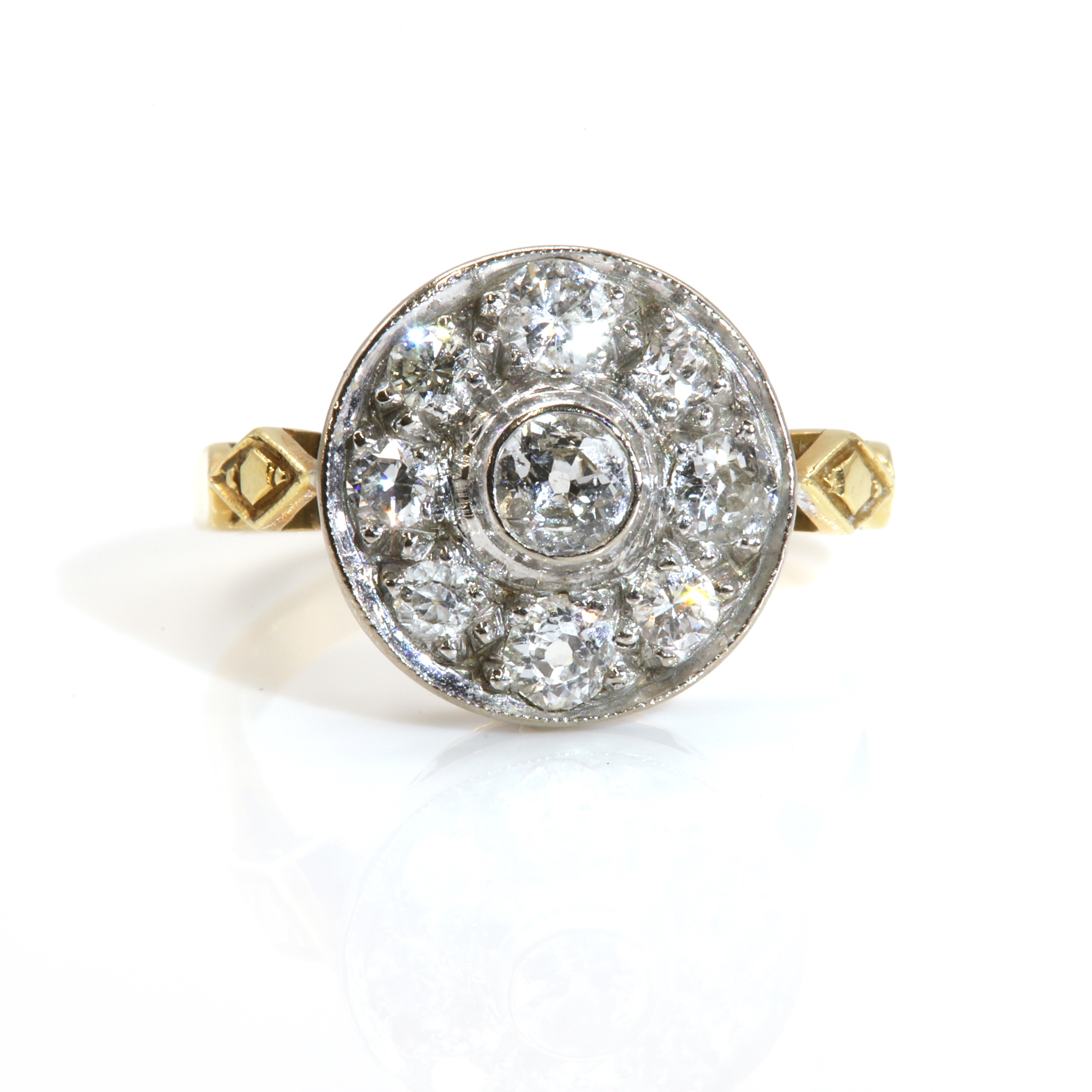 Lot 283 - A diamond set circular cluster ring,