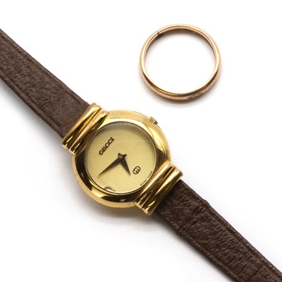 Lot 309 - A gold plated Gucci ladies' quartz strap watch