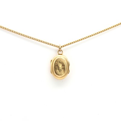 Lot 171 - A French gold locket