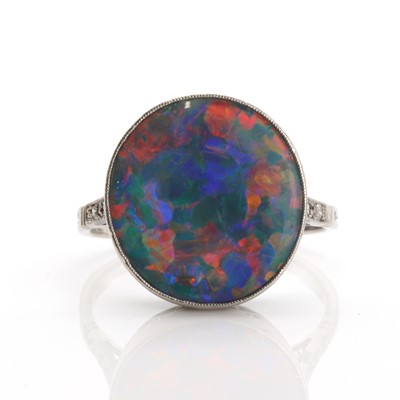 Lot 140 - A George V single stone stone black opal ring, c.1915-1918