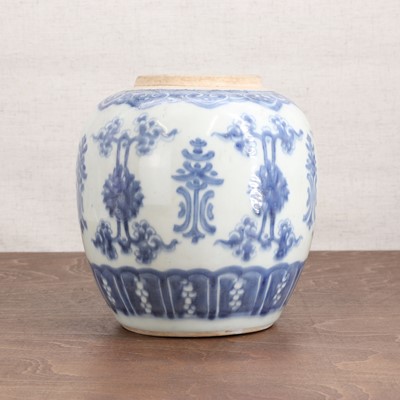 Lot 117 - A Chinese blue and white jar