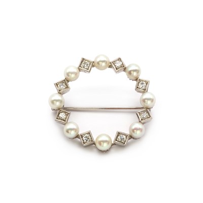 Lot 164 - A white gold  cultured pearl diamond brooch