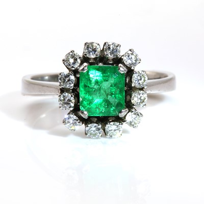 Lot 103 - A Continental emerald and diamond square cluster ring