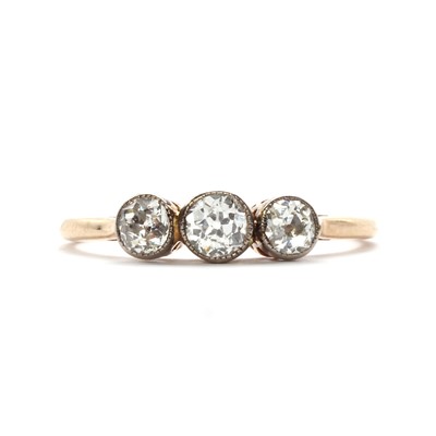 Lot 68 - A three stone diamond ring