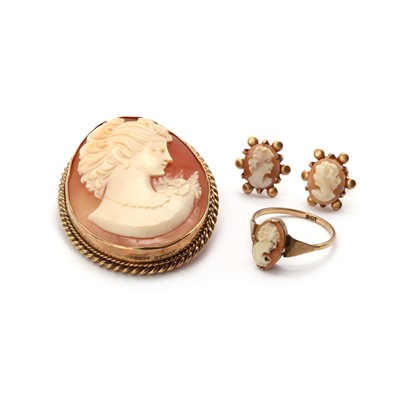 Lot 203 - A 9ct gold shell Cameo brooch