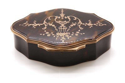 Lot 113 - An Edwardian 9ct gold tortoiseshell hinged trinket box, by William Comyns & Sons